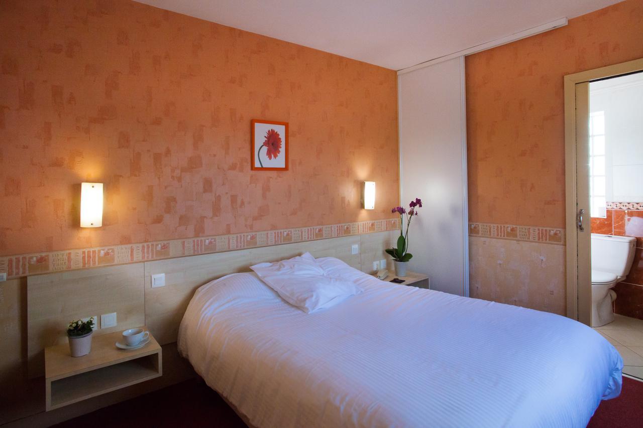 Logis Hotel Restaurant Le Commerce Guichen ภายนอก รูปภาพ
