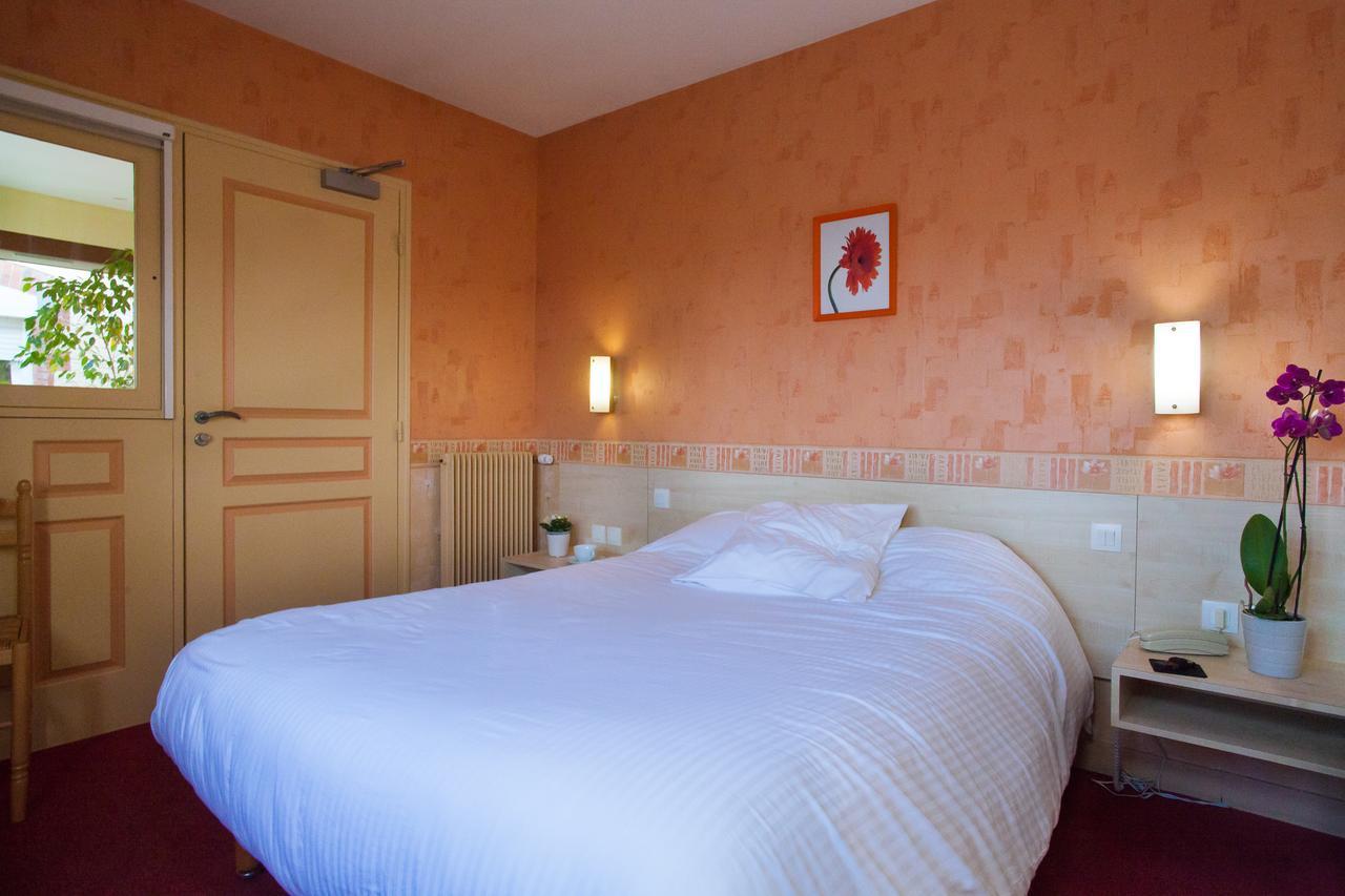 Logis Hotel Restaurant Le Commerce Guichen ภายนอก รูปภาพ