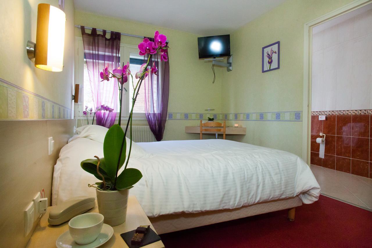 Logis Hotel Restaurant Le Commerce Guichen ภายนอก รูปภาพ